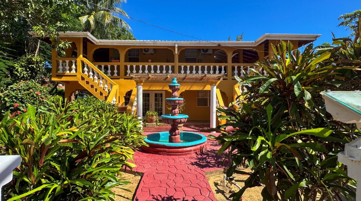 Boutique Hotel in Hopkins famous Hotel Zone