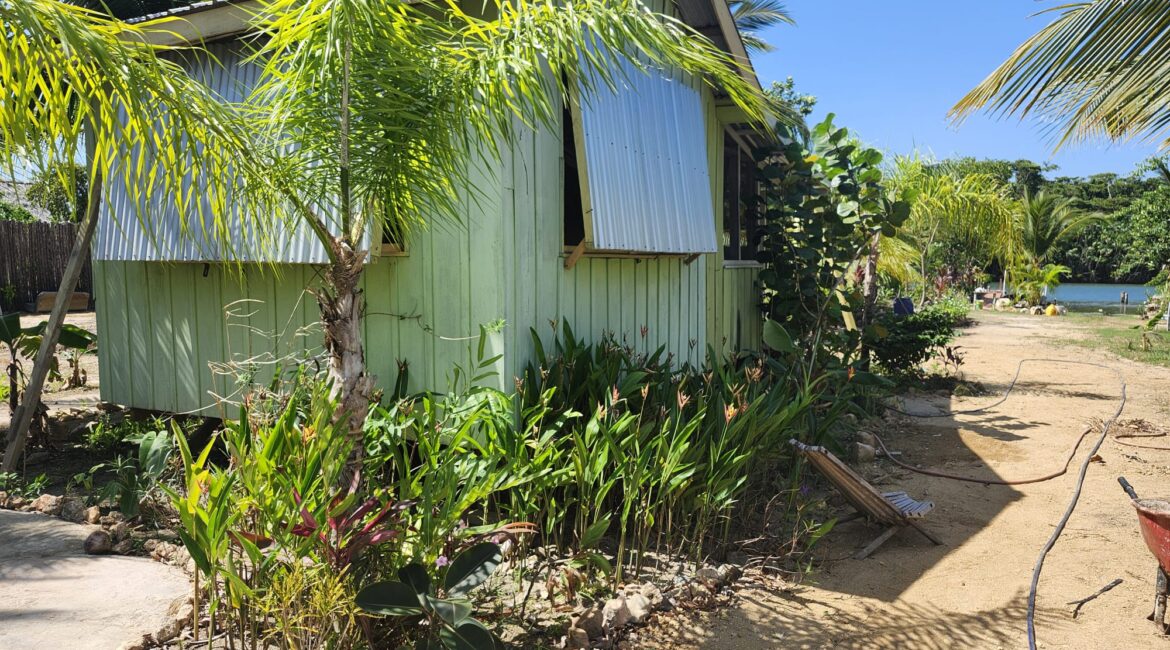2 side by side lots on Sittee River guest house with dock